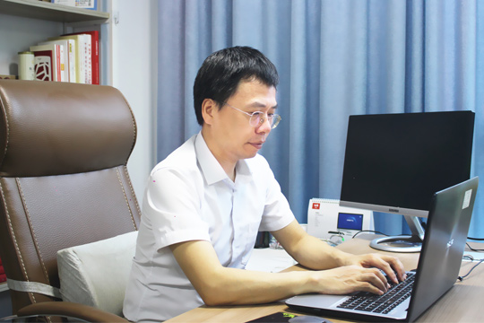 專訪聯(lián)誠發(fā)：從默默無聞到“巨人”，實(shí)力鑄就輝煌